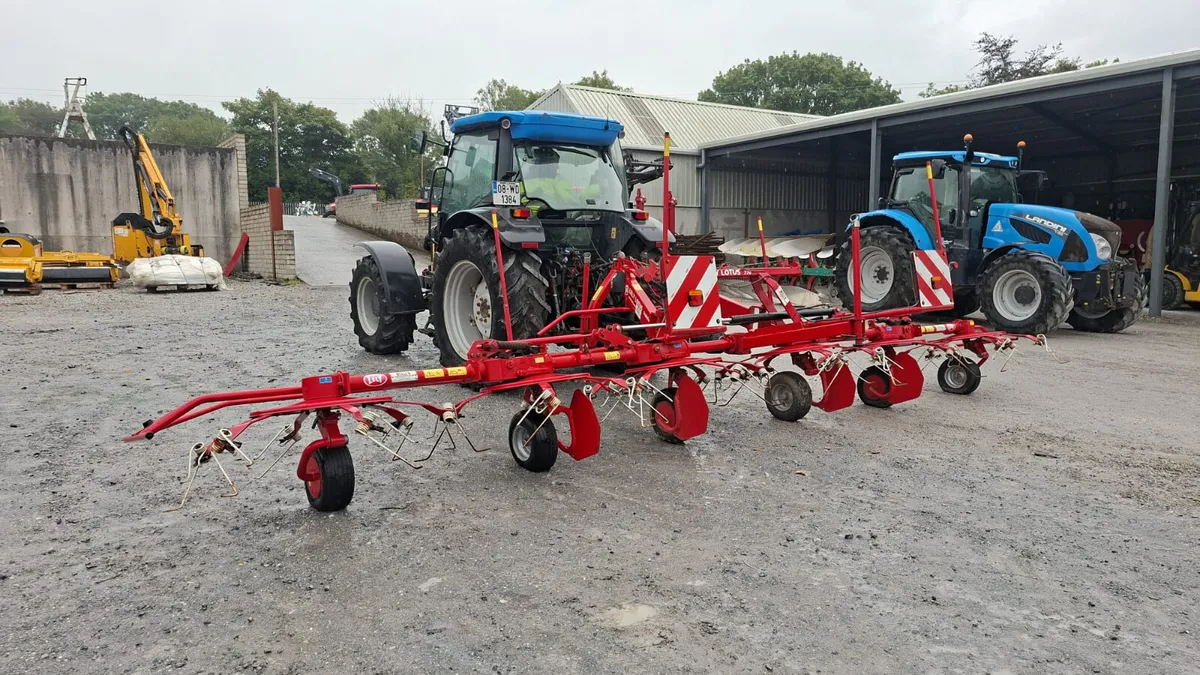 Lely 770 Lotus tedder - Image 1