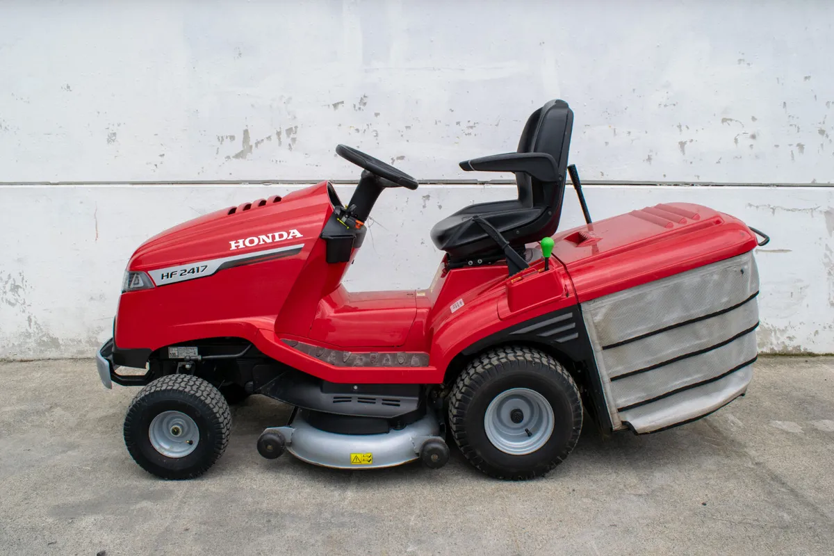 2022 Honda HF2417 Lawnmower - Image 2