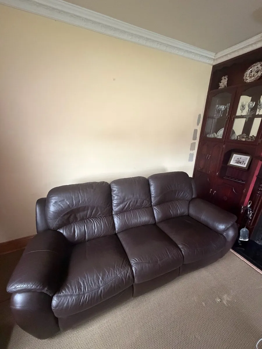 Recliner couch - Image 2