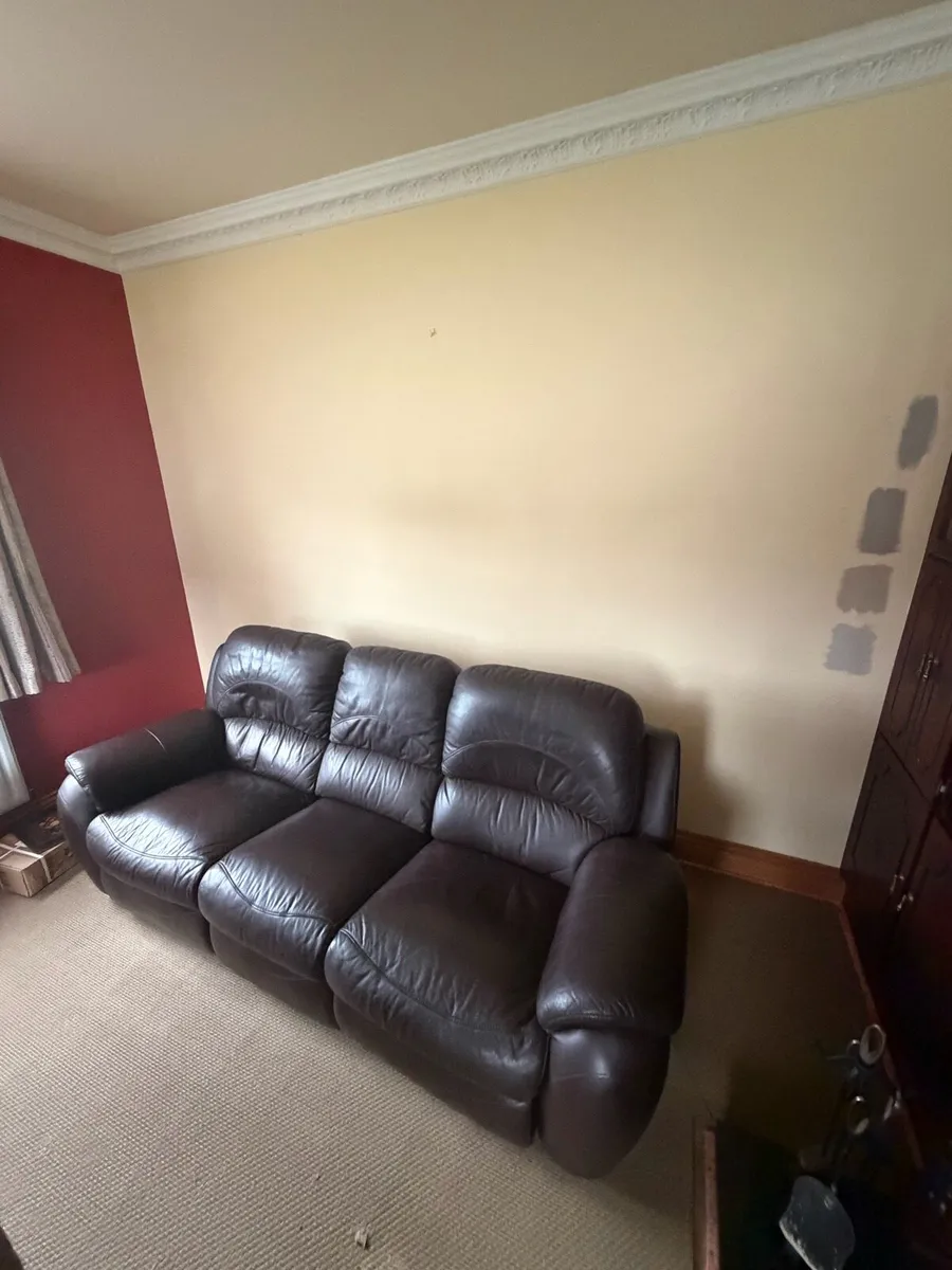 Recliner couch - Image 1