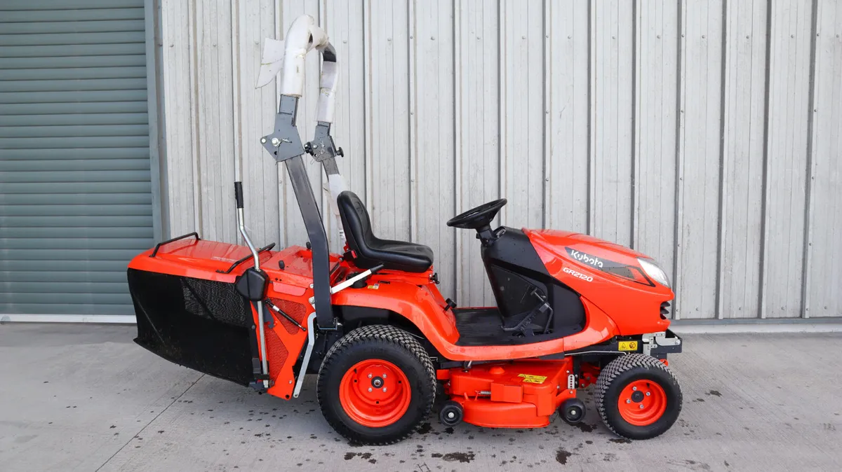 2025 Kubota GR2120 Lawnmower - Image 4