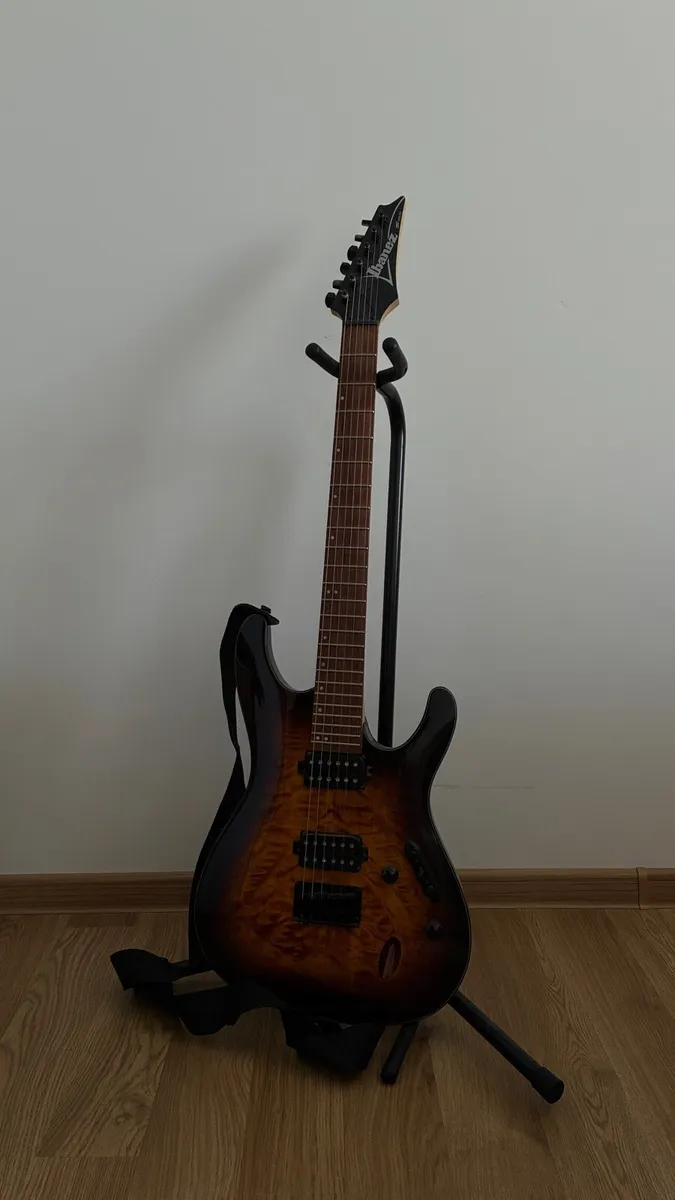 Ibanez S-Series + Amp - Image 1