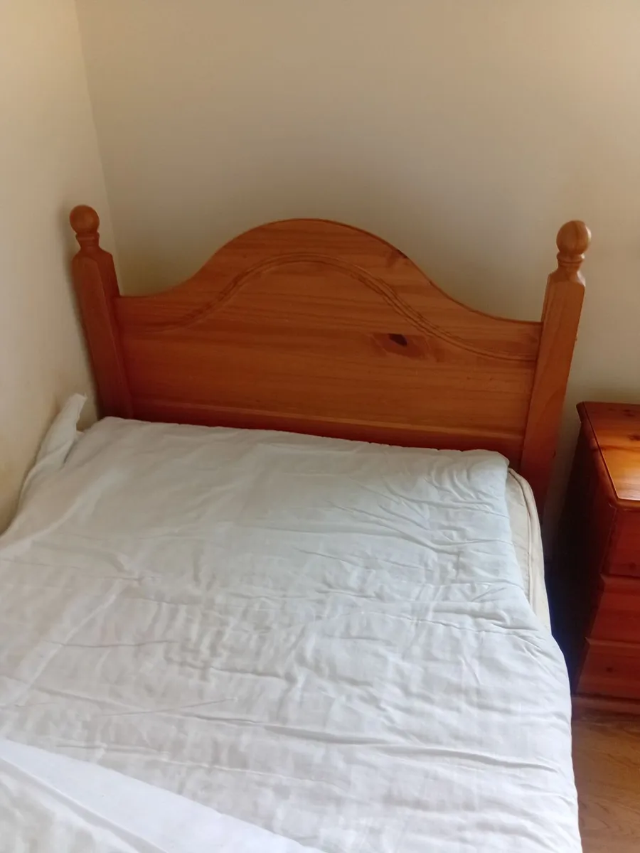 Bedroom furniture - Image 1