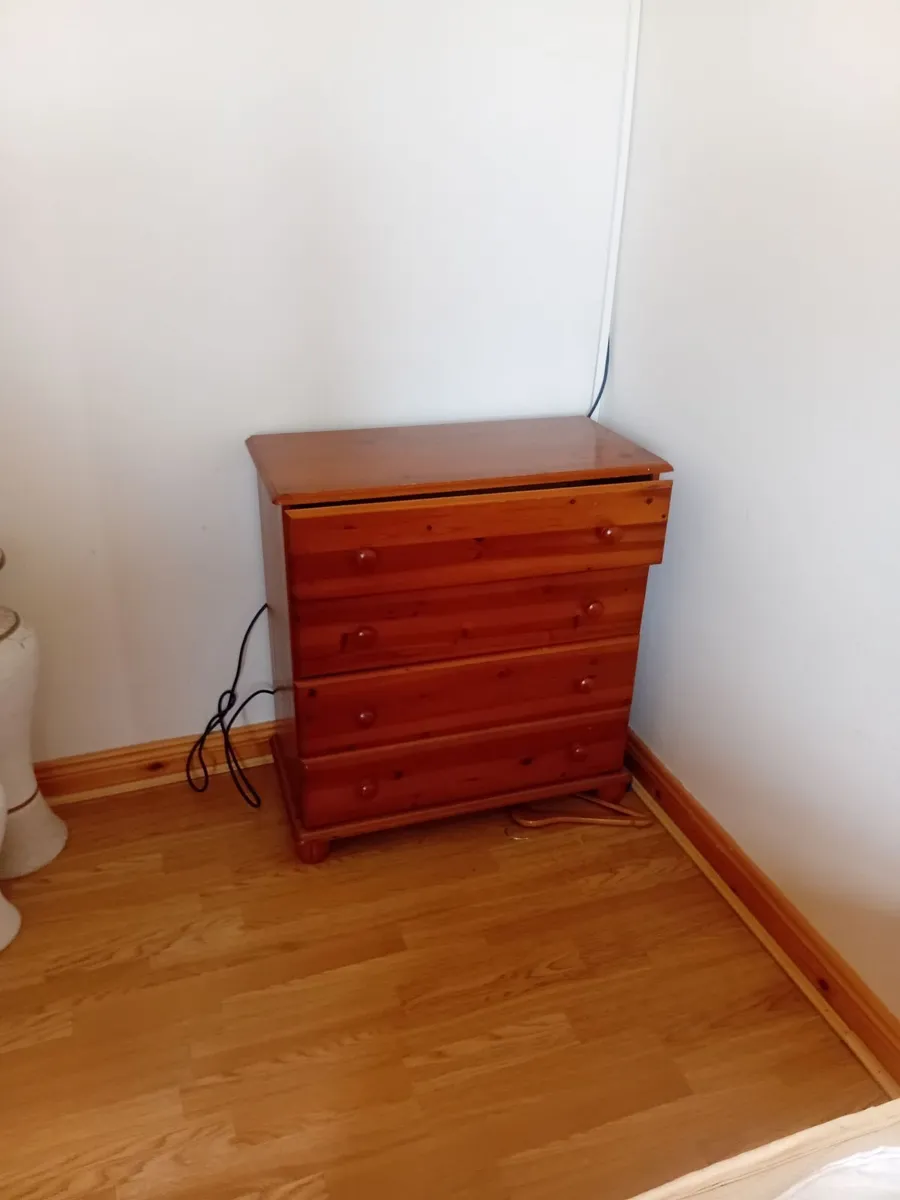 Bedroom furniture - Image 2