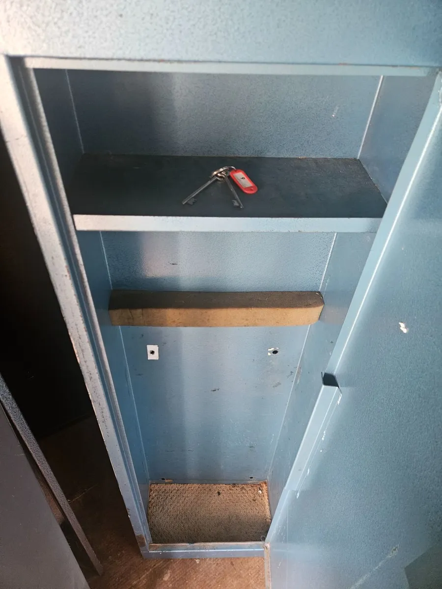 Gun cabinet - Image 4
