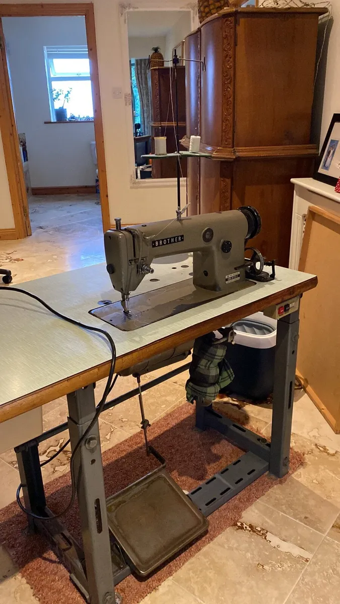 Sewing machine - Image 2