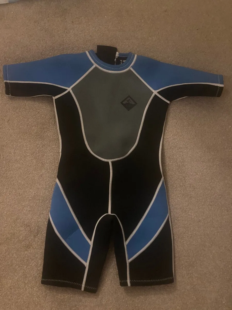 Kids wetsuit age 7-8