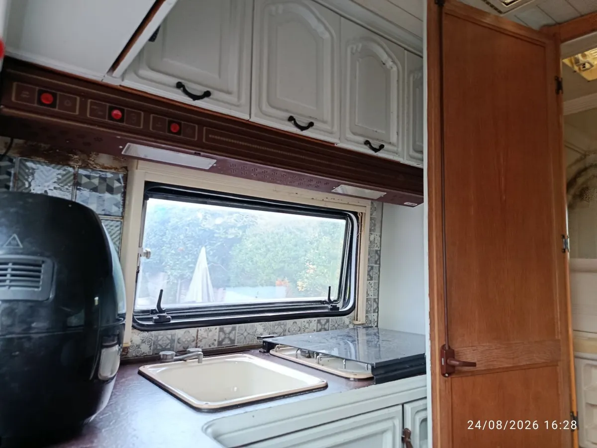 Caravan - Image 2