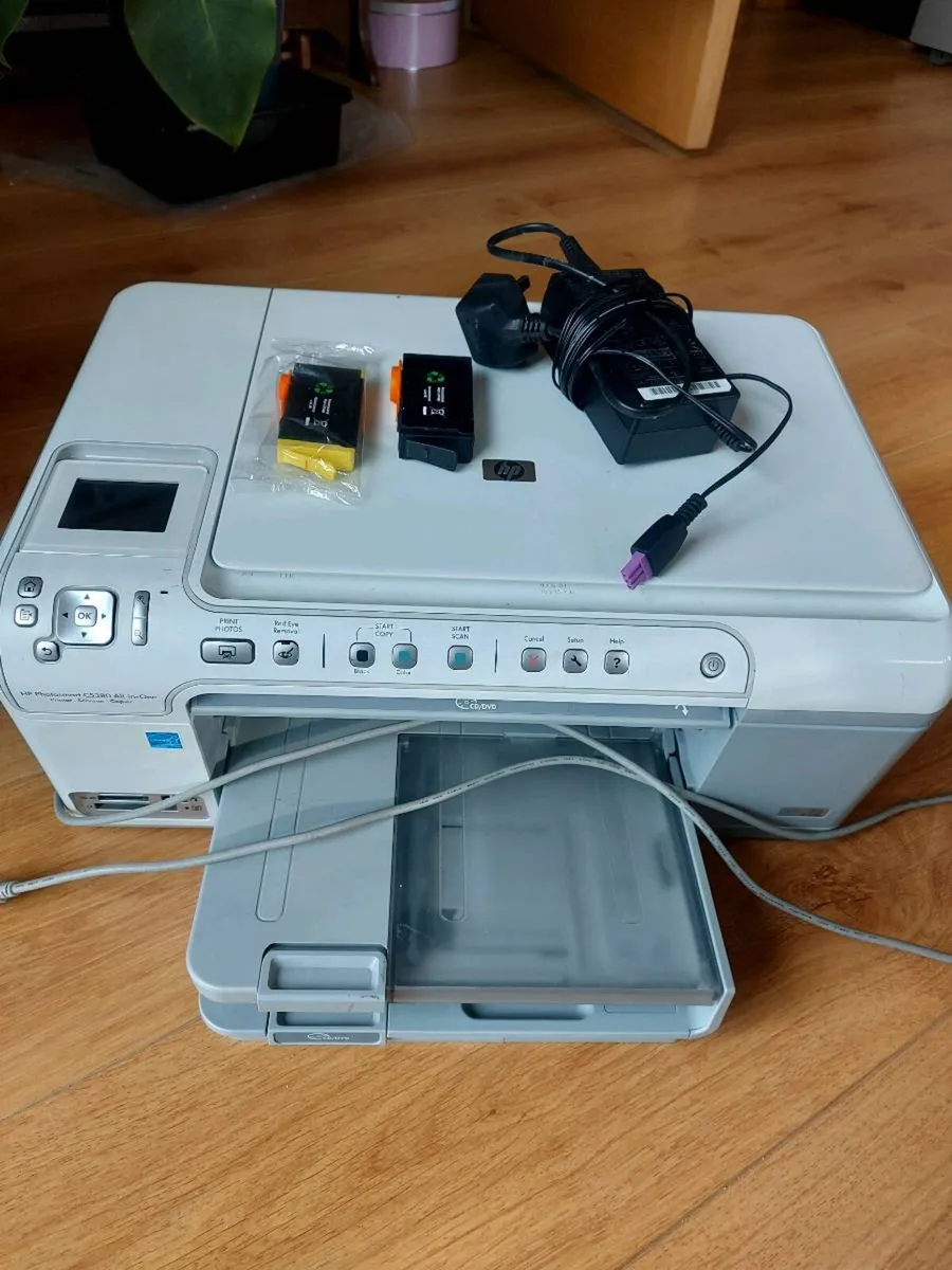 Hp printer and scanner - Image 1