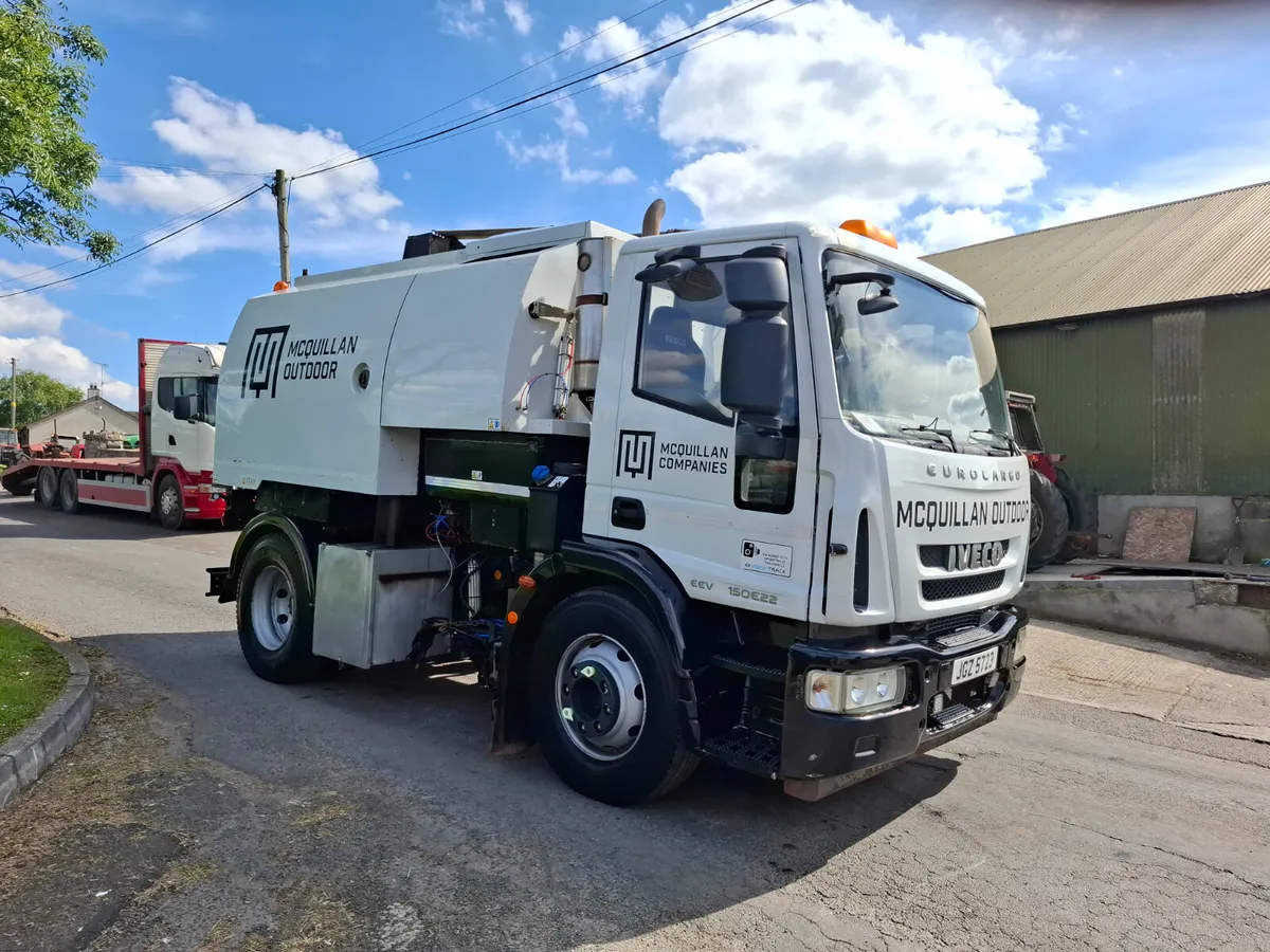 2013 Iveco Road sweeper - Image 2