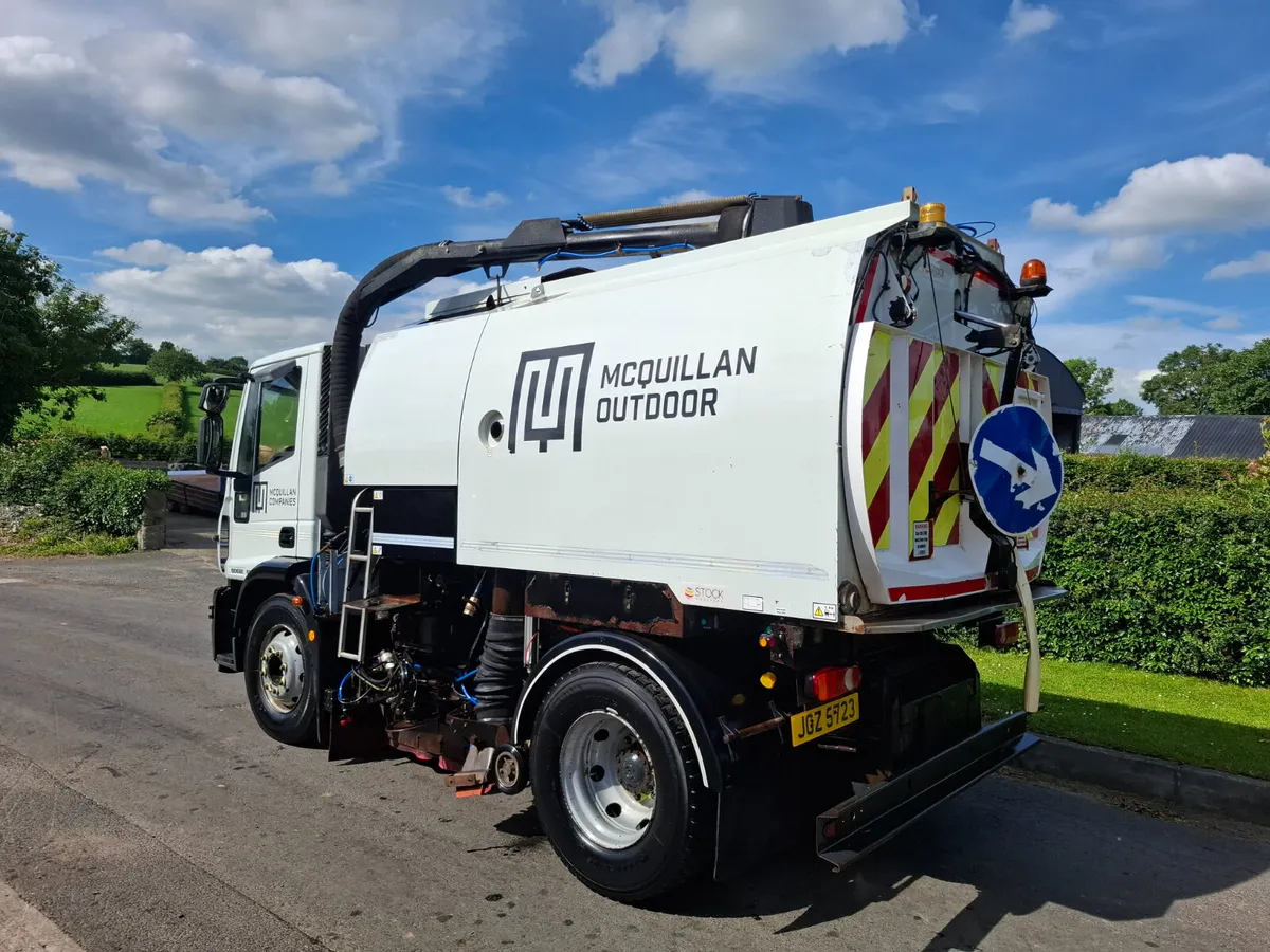 2013 Iveco Road sweeper - Image 4