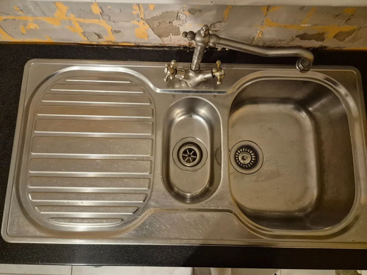 Sink and tap. - Image 2