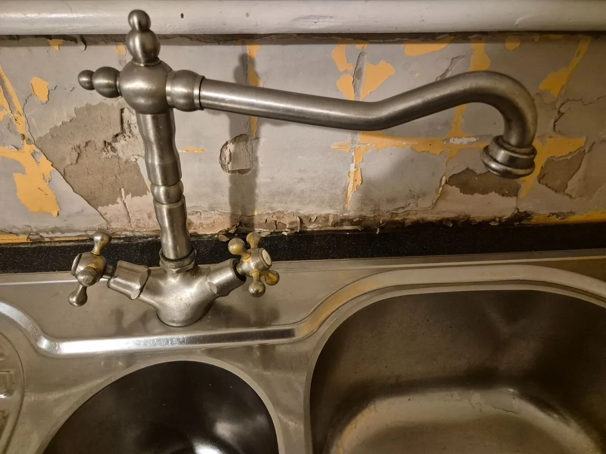 Sink and tap. - Image 3