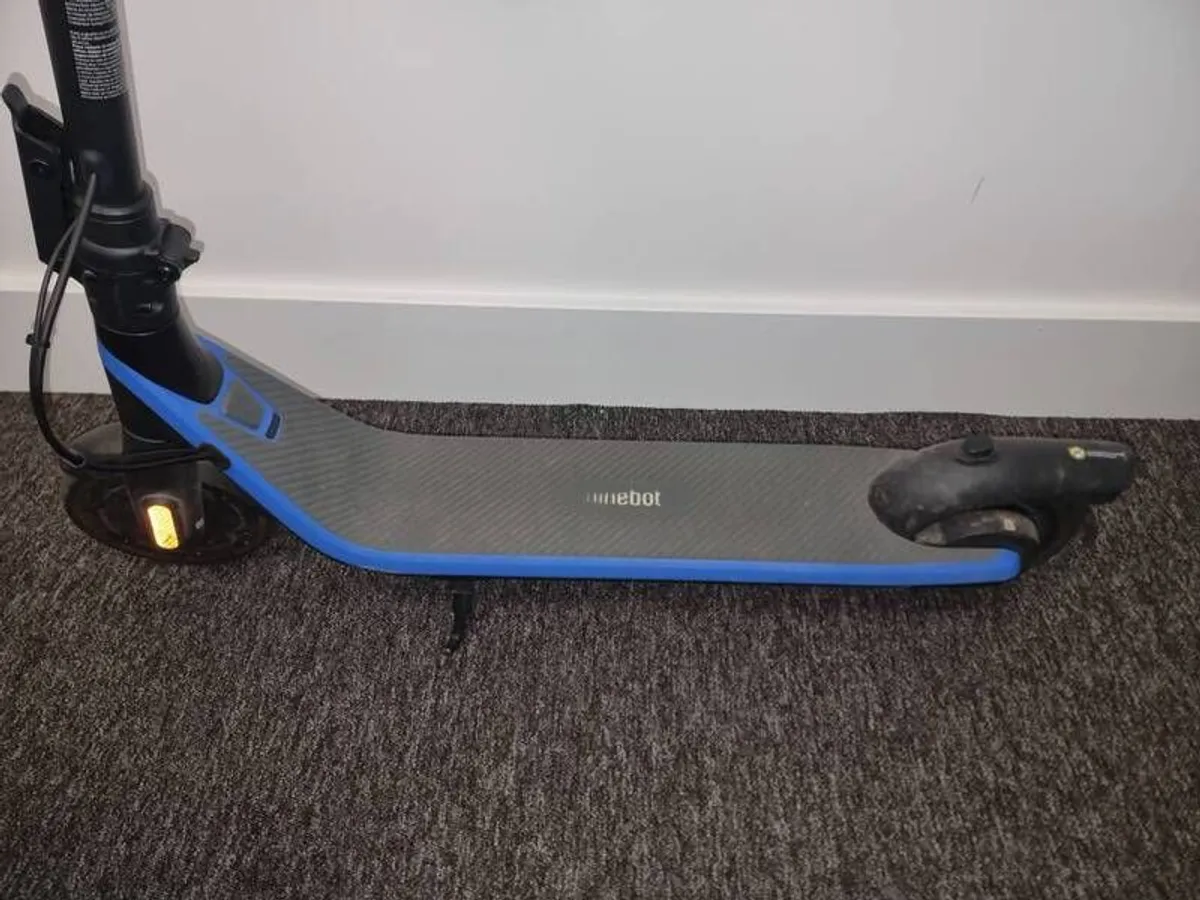 Segway Ninebot Kickscooter C2 Pro B Scooter with BLUETOOTH Speaker - Image 2
