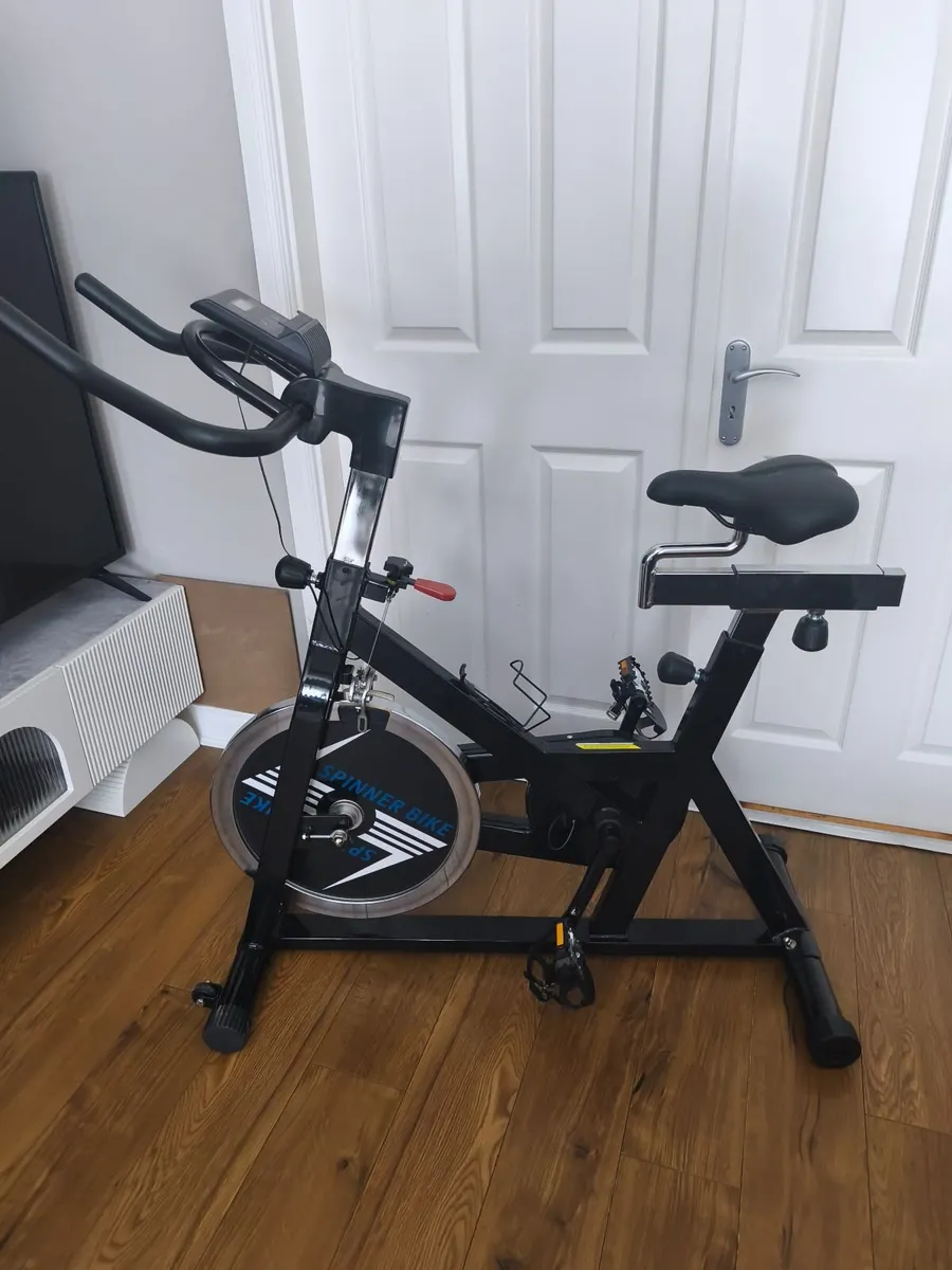 Exercise spin bike - Image 1