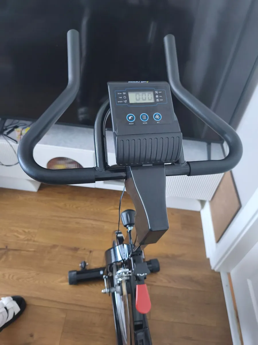 Exercise spin bike - Image 4