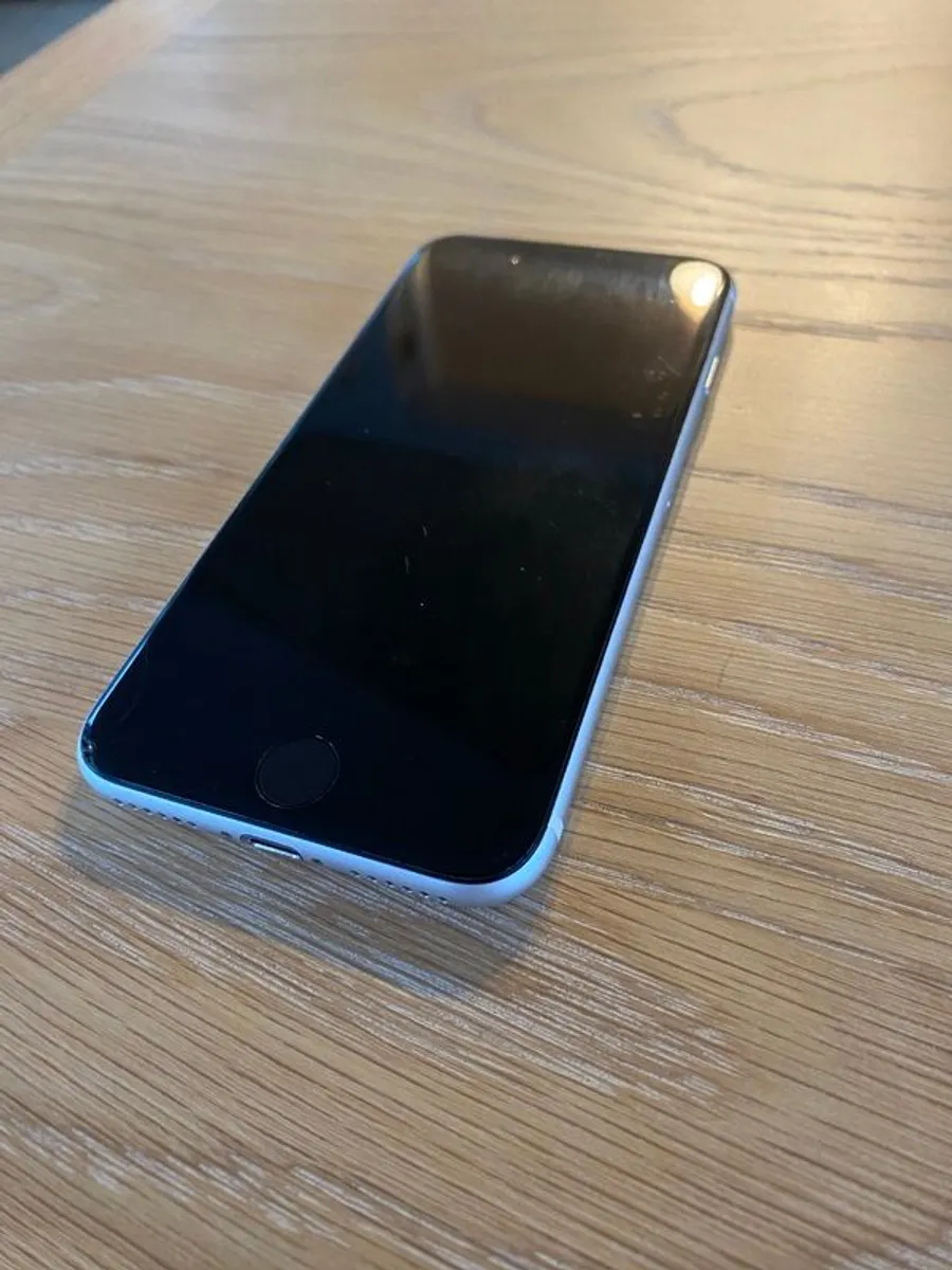 iPhone SE (2nd Gen) 64GB White Excellent Condition - Image 2