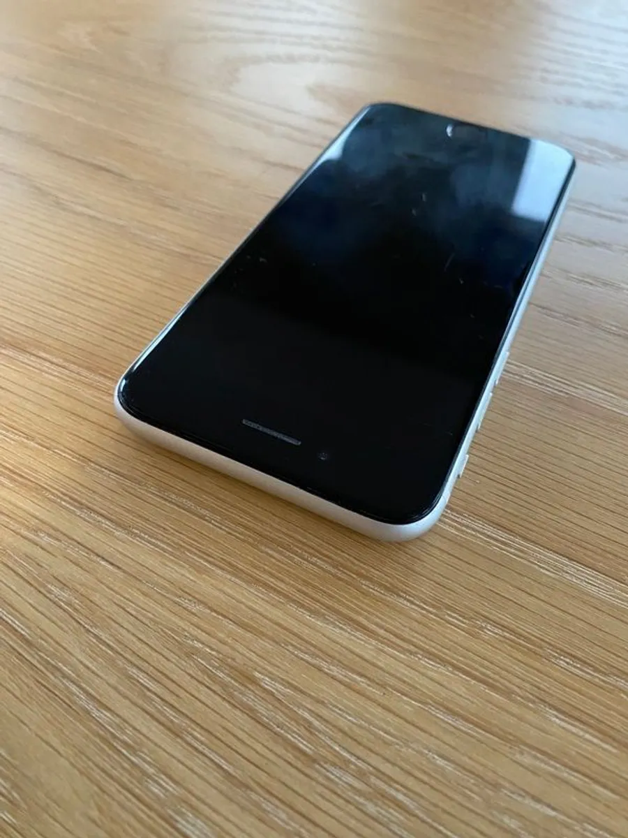 iPhone SE (2nd Gen) 64GB White Excellent Condition - Image 4