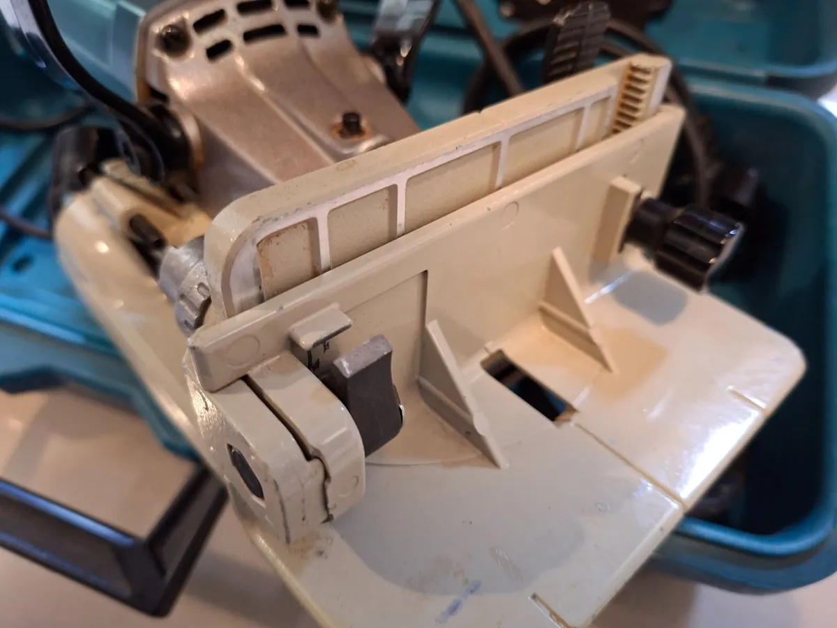 Makita 3901 Biscuit Jointer 240v - Image 4