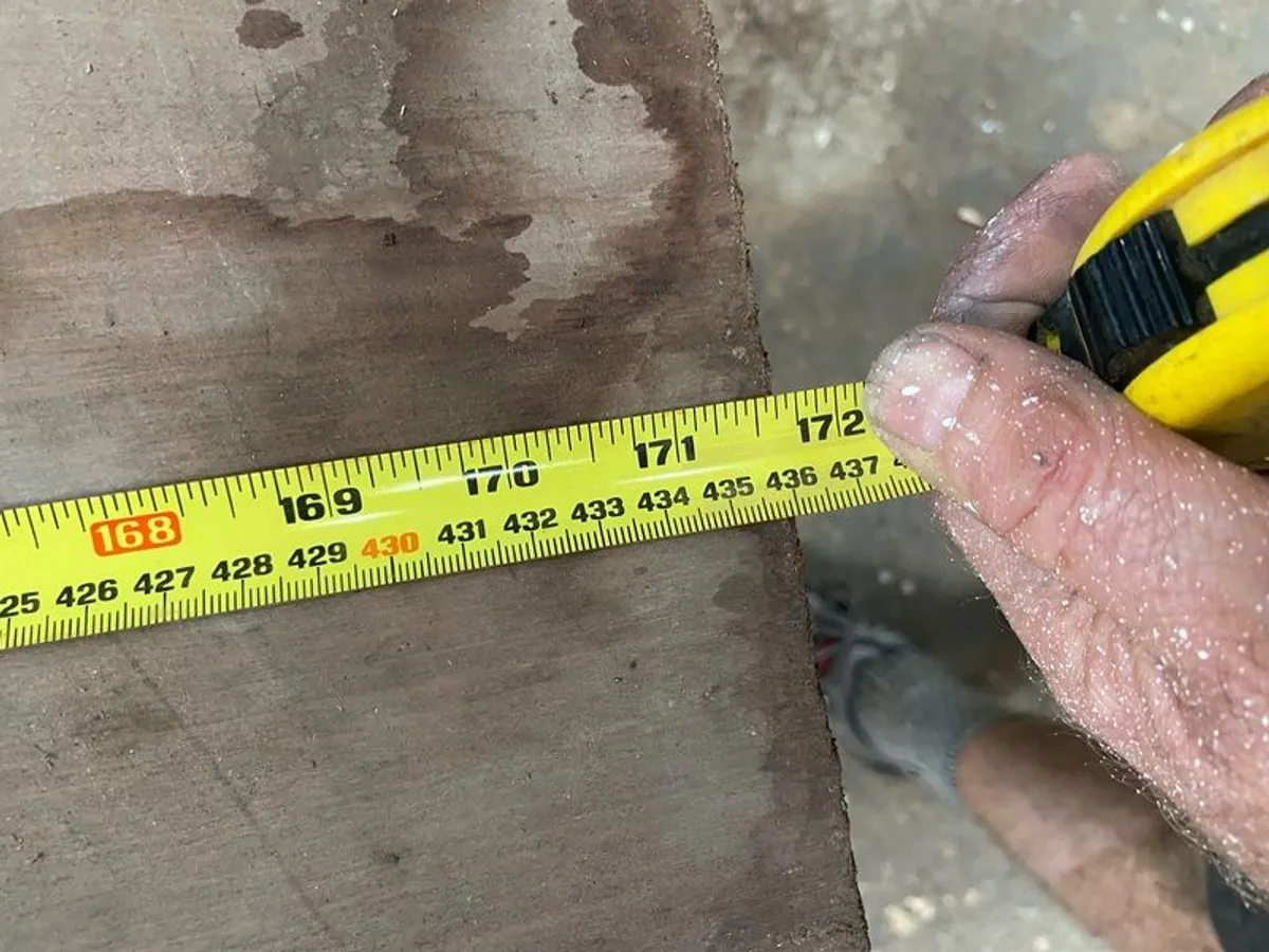 Perfect grain length of okd growth Cuban mahogany - Image 1