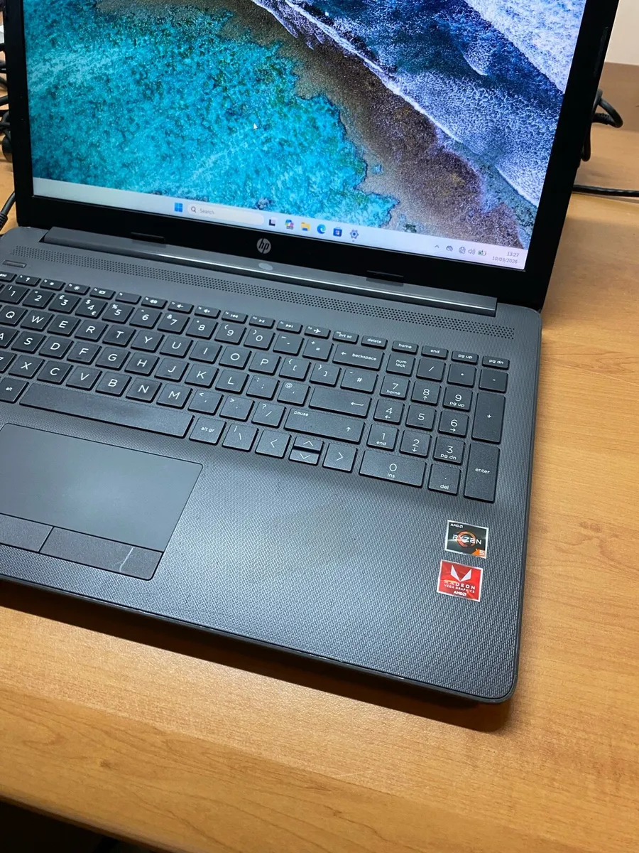 HP laptop Ryzen 15.6 inch screen - Image 2