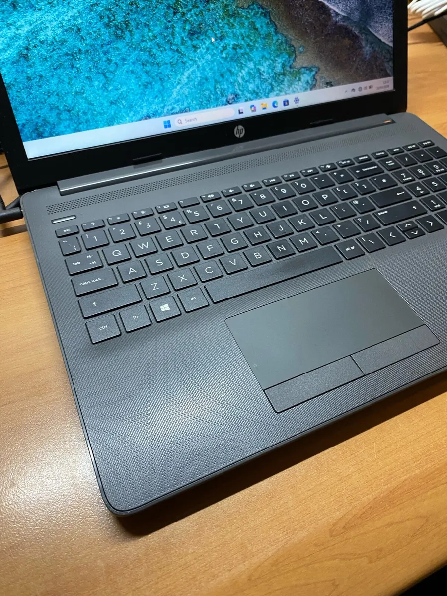 HP laptop Ryzen 15.6 inch screen - Image 3