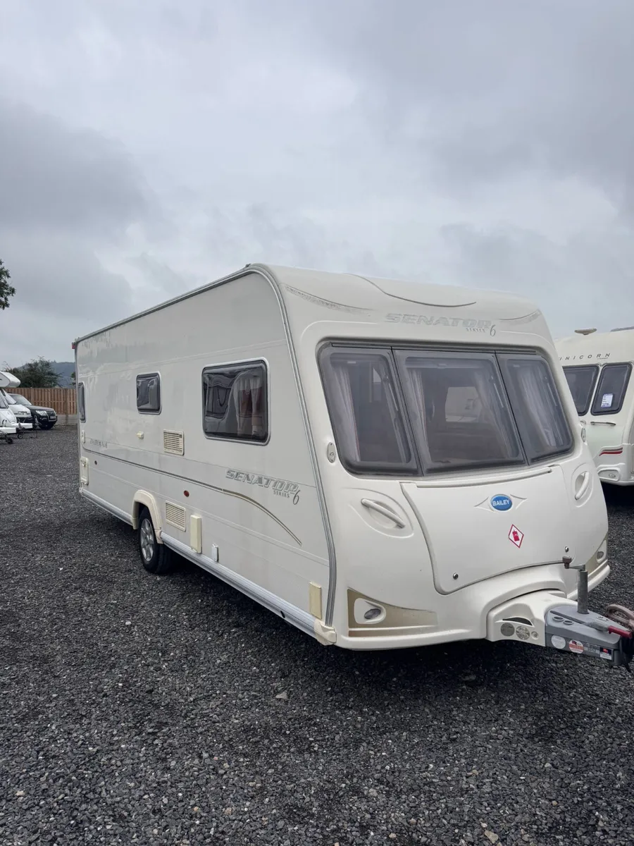 Bailey Senator Indiana – 4 Berth Fixed Bed Caravan - Image 2