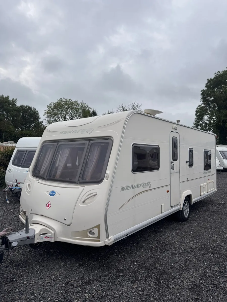 Bailey Senator Indiana – 4 Berth Fixed Bed Caravan - Image 1