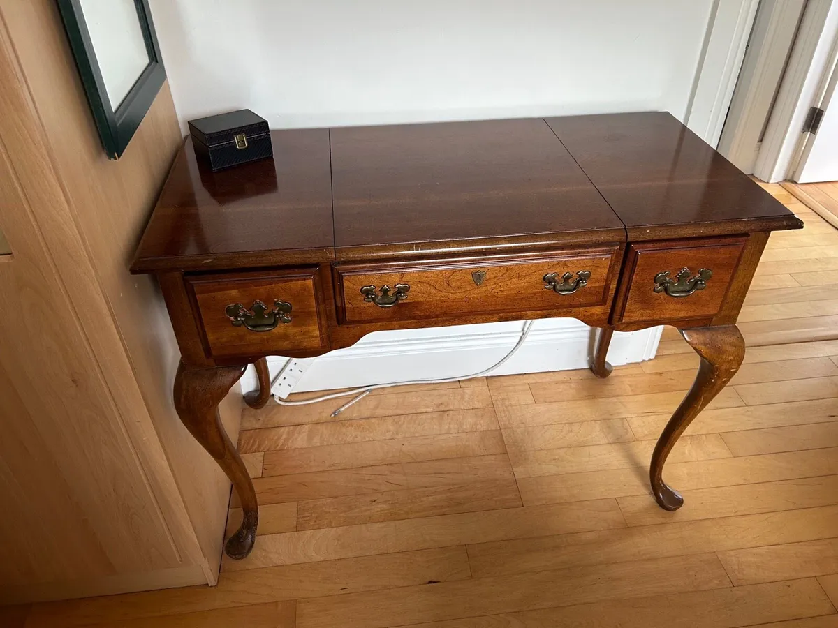 Vanity/ Desk