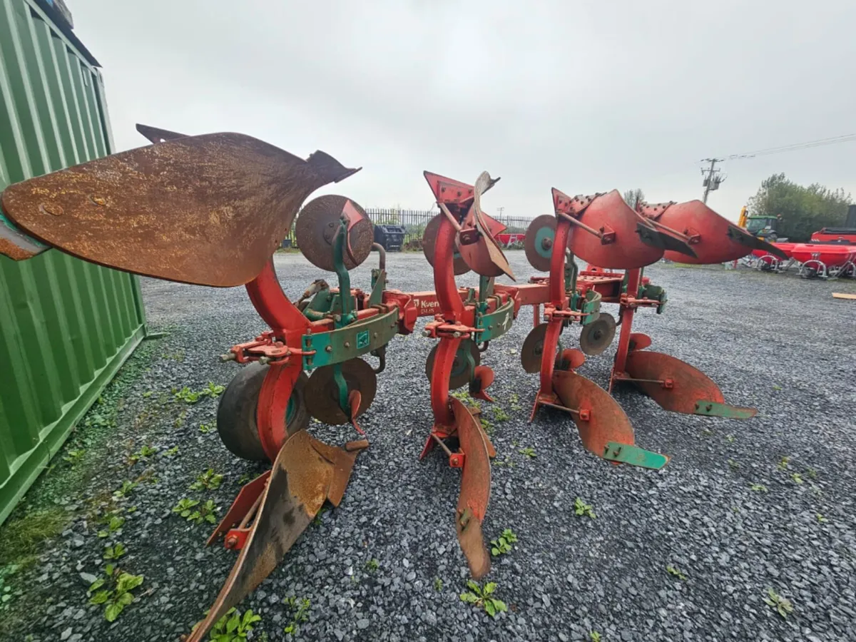 KVERNELAND EM85 REVERSIBLE PLOUGH - Image 2