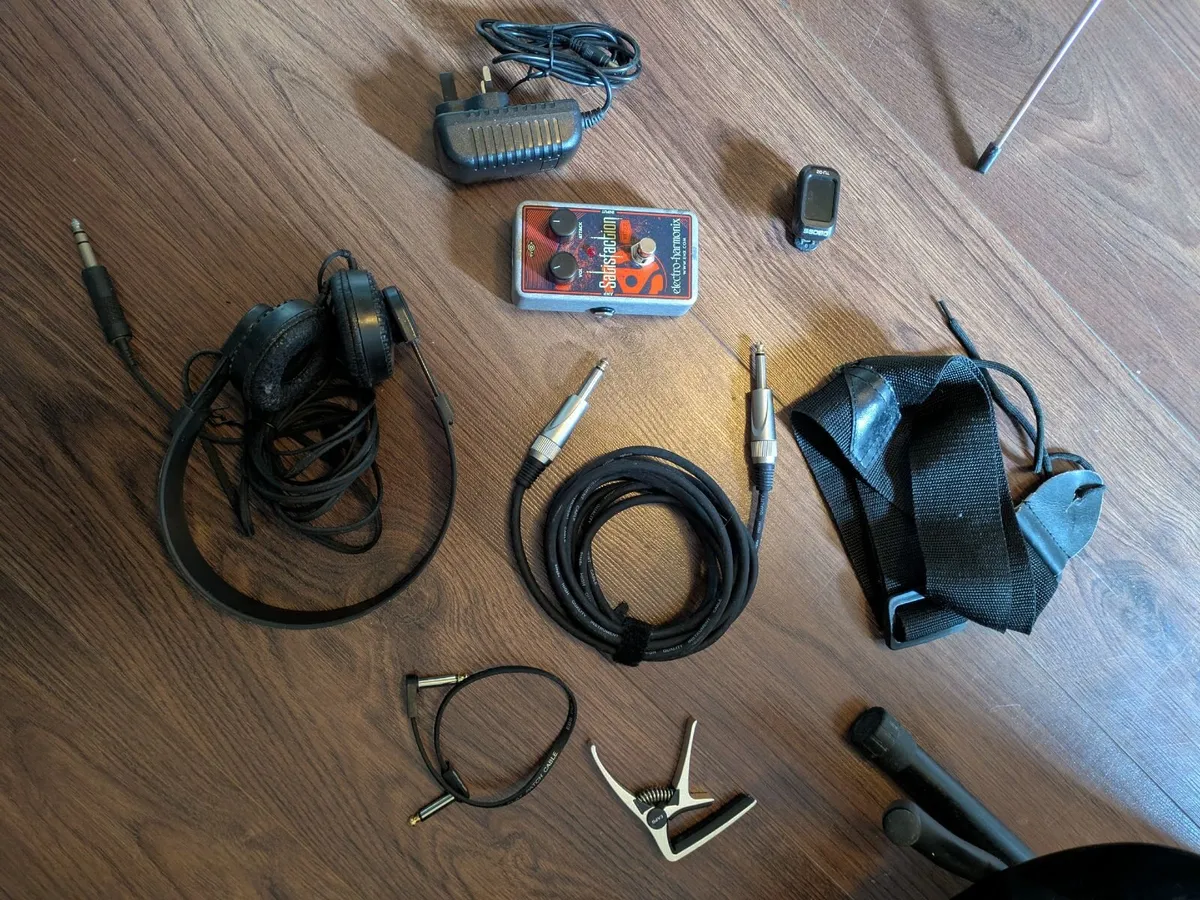 Premium Yamaha EG 012 Guitar Bundle + Pedal - Image 2