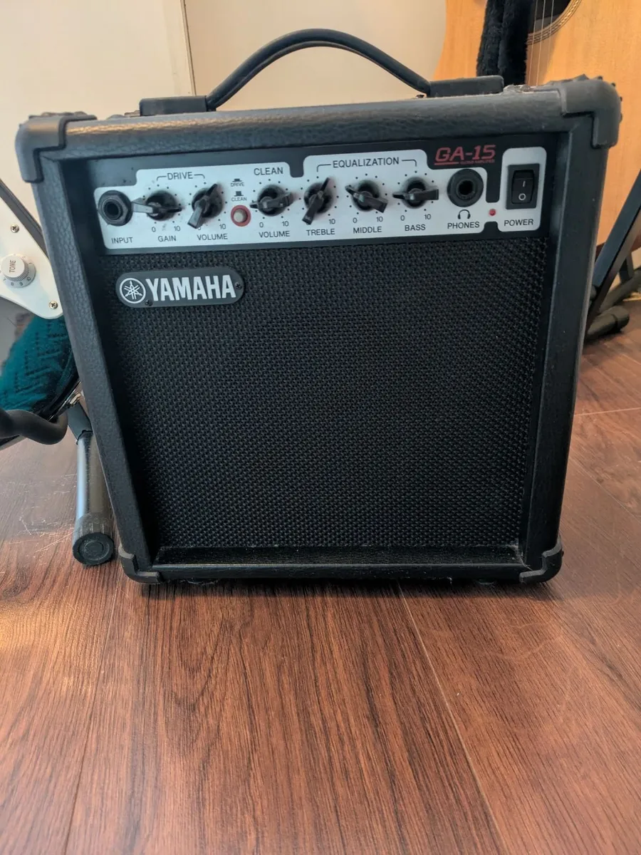 Premium Yamaha EG 012 Guitar Bundle + Pedal - Image 4