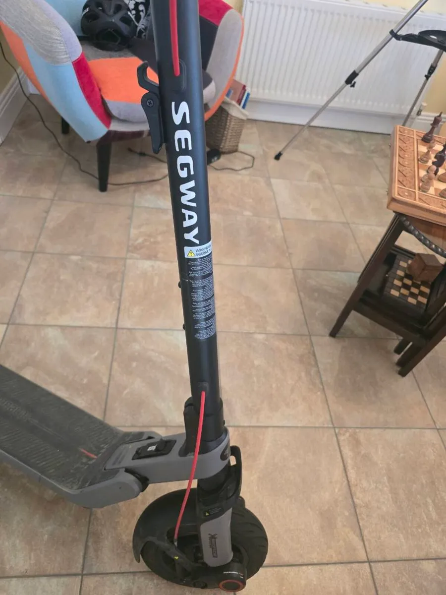 Segway Ninebot E scooter - Image 1