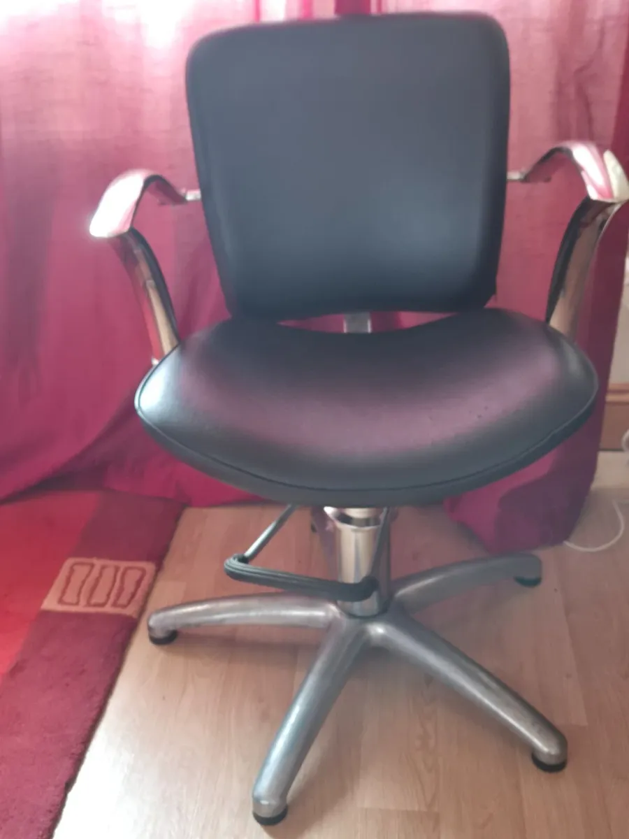 Barber Chair - Image 1