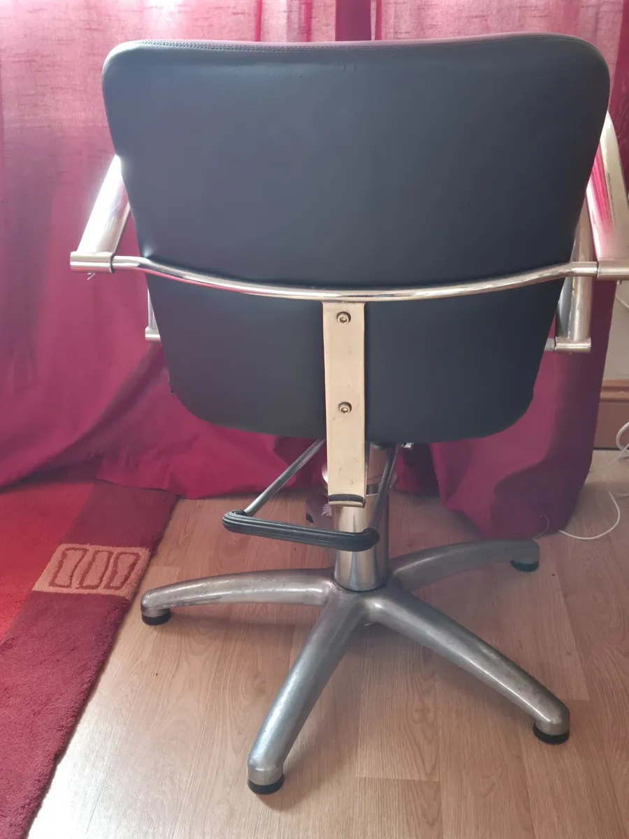 Barber Chair - Image 3