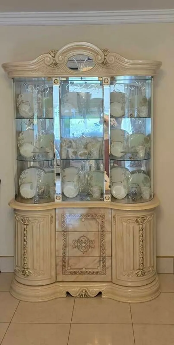 Italian furniture - Image 1