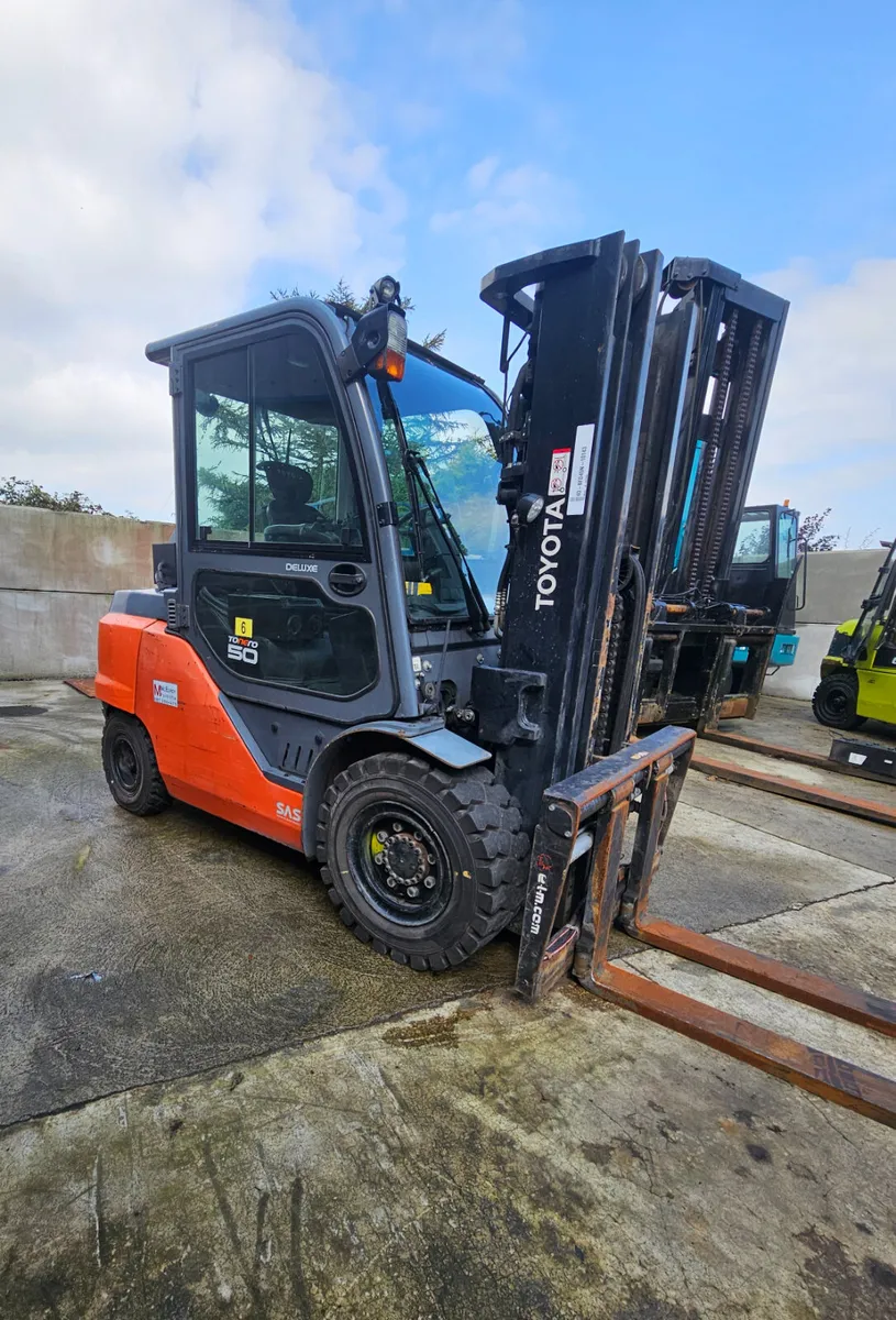 Toyota 5 Ton Forklift - Image 1
