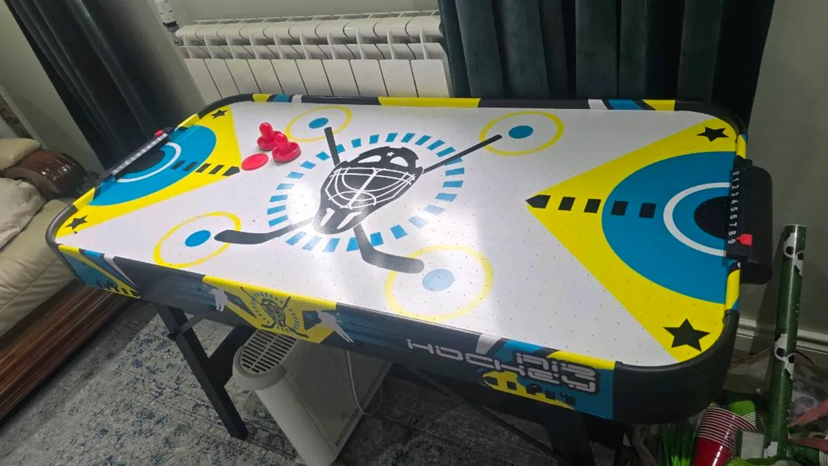 Air Hockey - Image 1