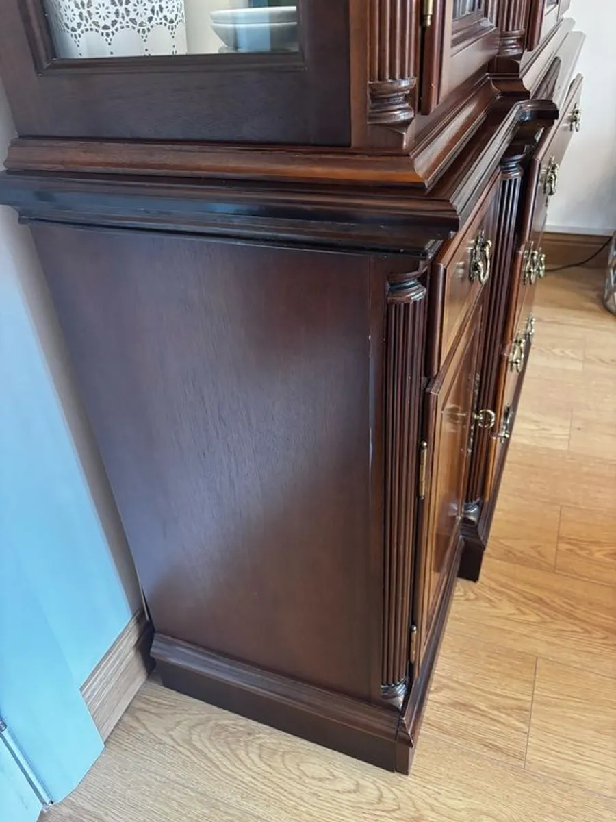 Beautiful Chippendale Style Display ( 2 piece) Cabinet- Almost new condition - Image 4