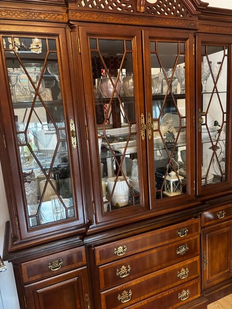 Beautiful Chippendale Style Display ( 2 piece) Cabinet- Almost new condition - Image 2