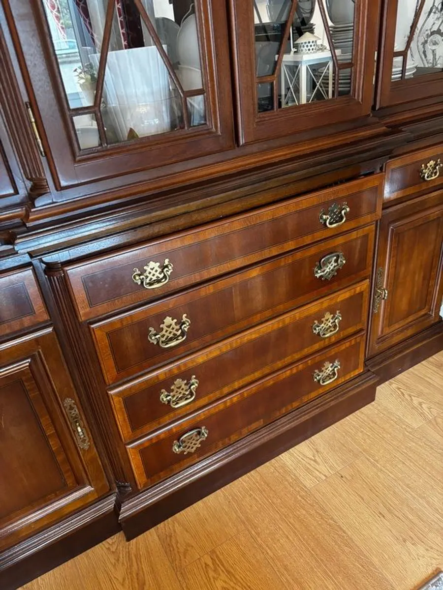 Beautiful Chippendale Style Display ( 2 piece) Cabinet- Almost new condition - Image 3