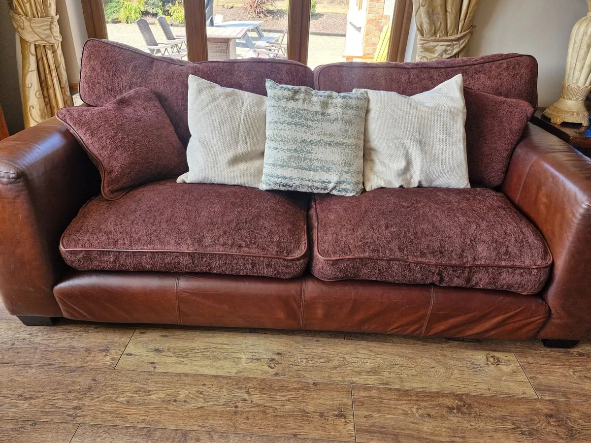 Suite of furniture - Image 2