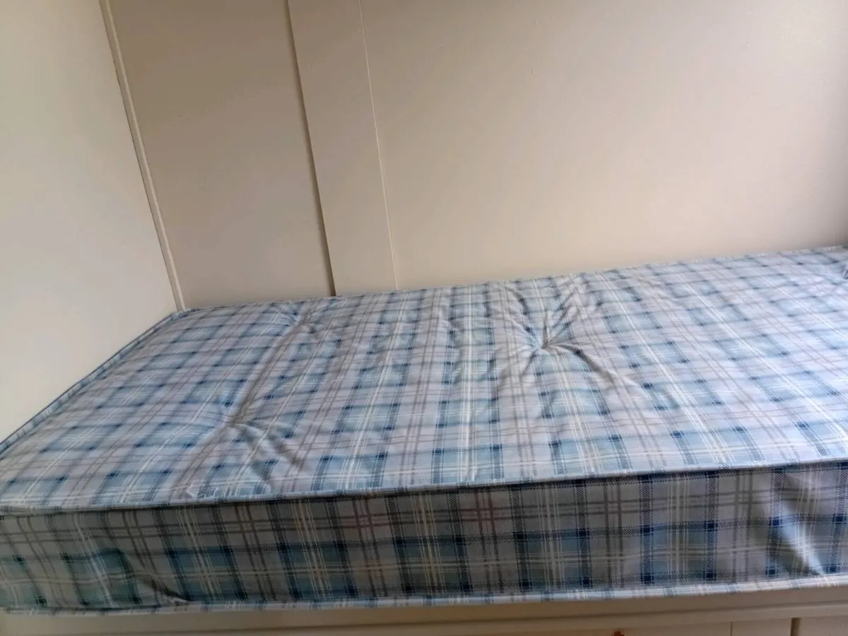 Single Bed - Image 2