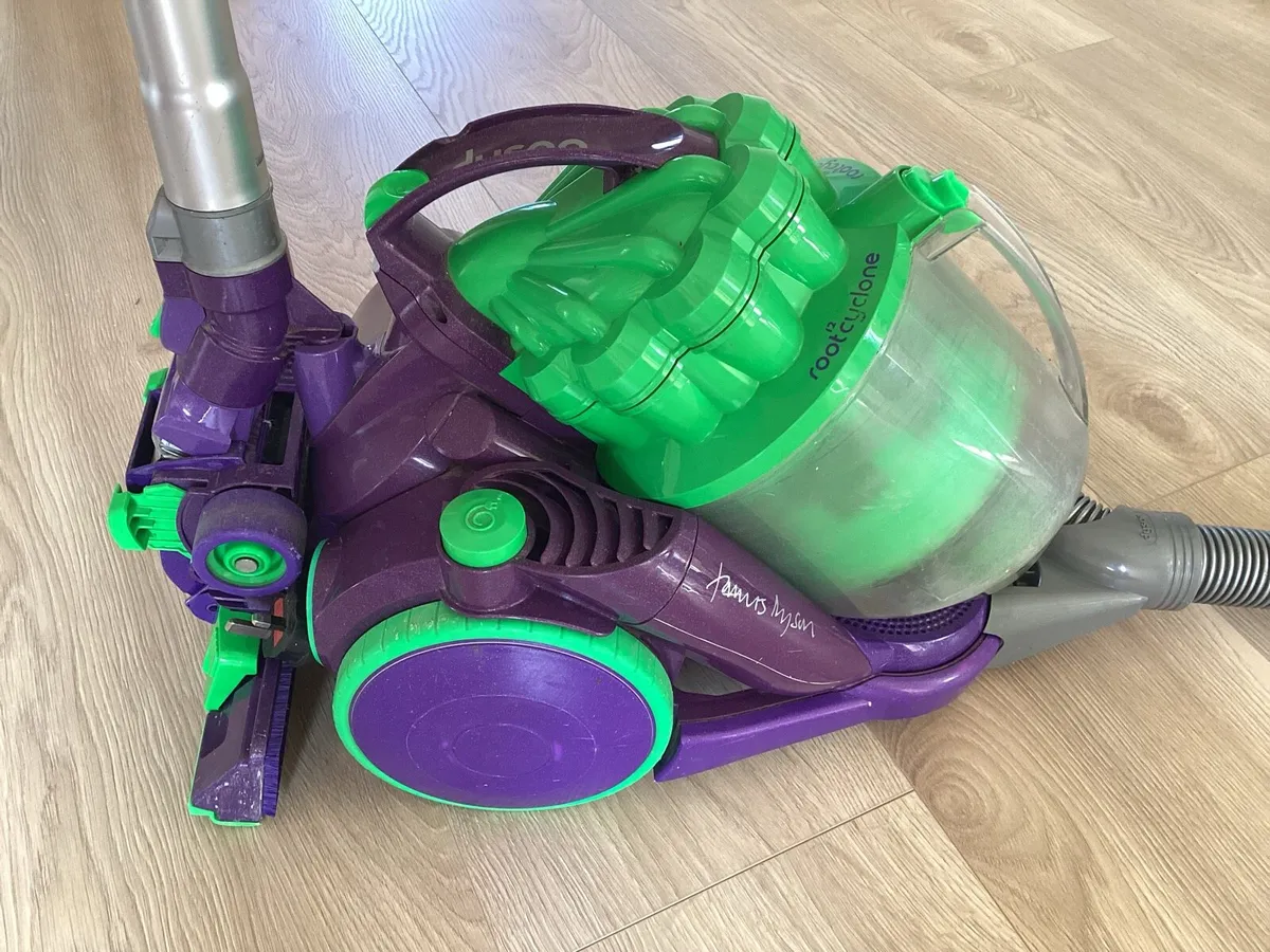 Dyson vacuum cleaner - Image 3