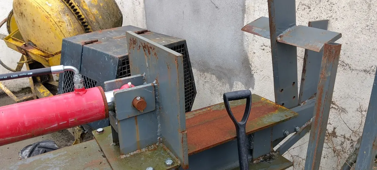 Log Splitter - Image 1