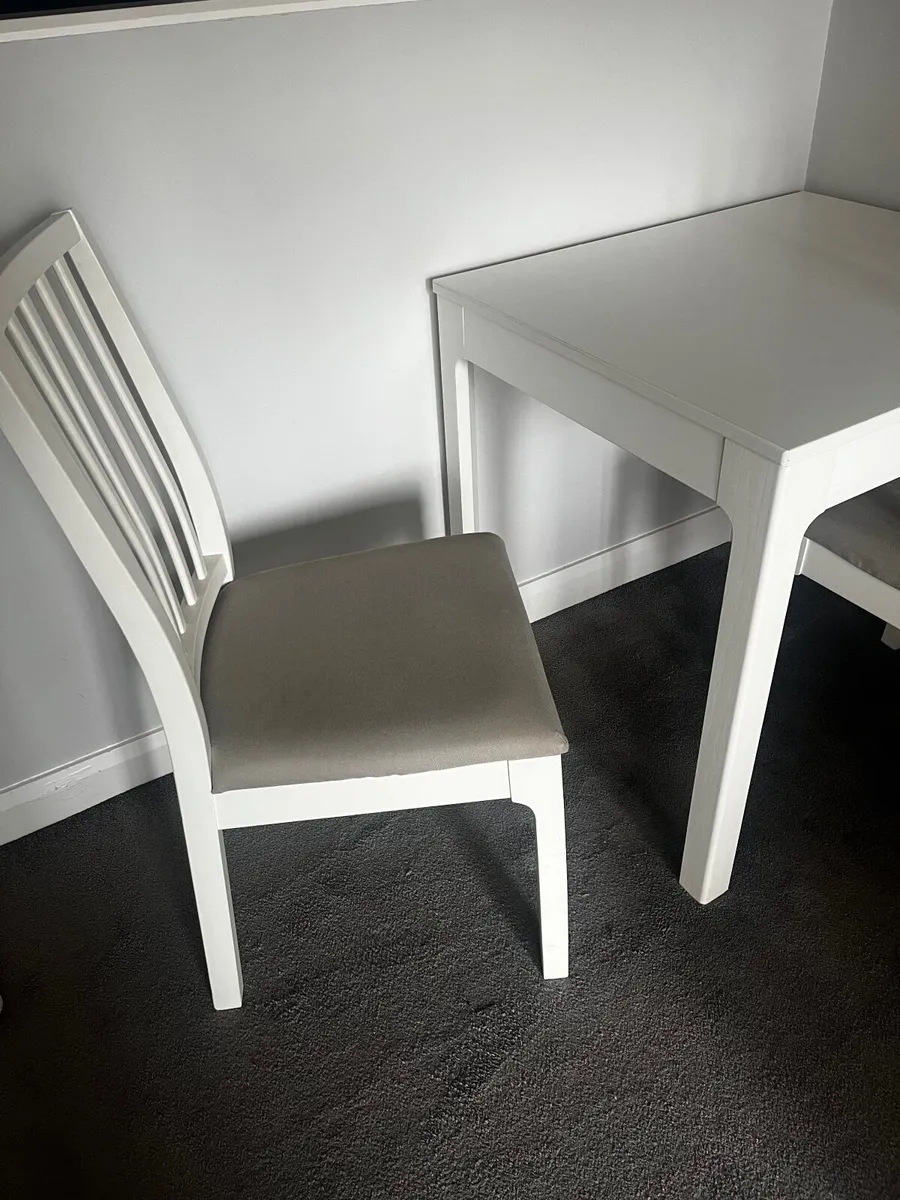FREE extending table and 2 chairs - Image 2