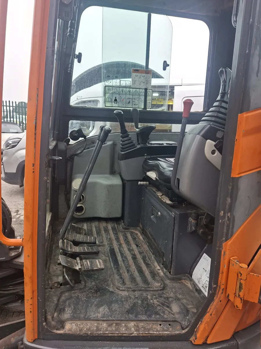 Doosan DX27z Mini Excavator - Image 3