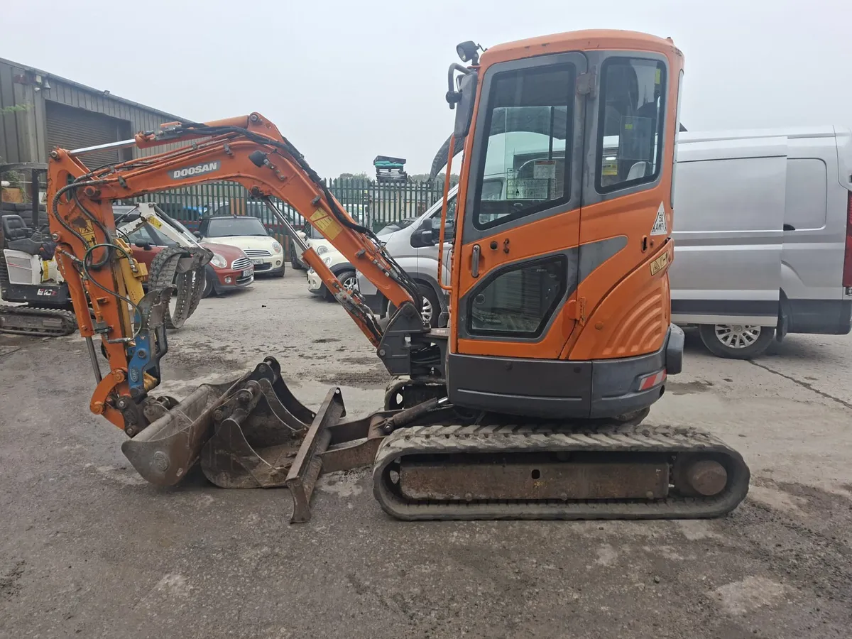 Doosan DX27z Mini Excavator - Image 2