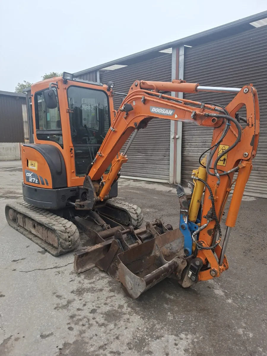 Doosan DX27z Mini Excavator - Image 1