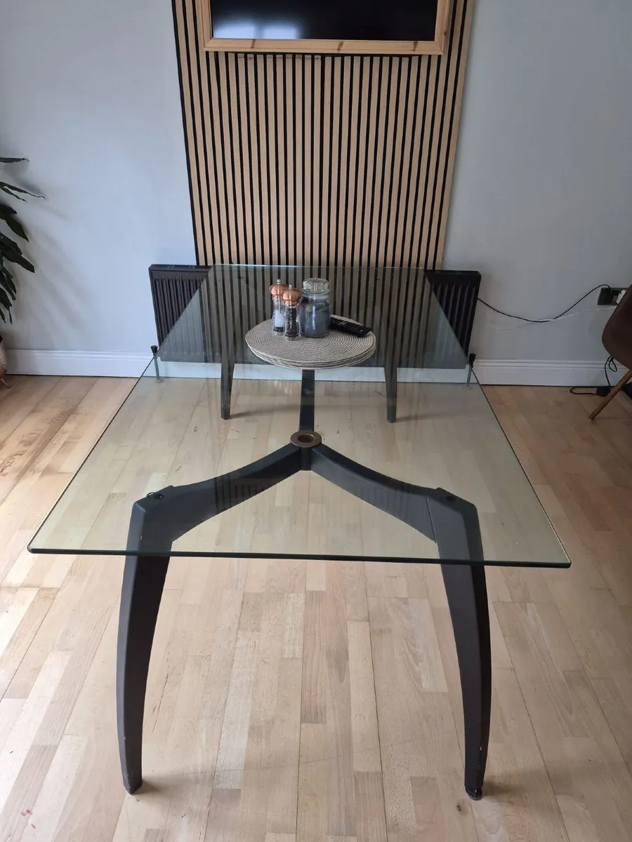 Kitchen table - Image 1